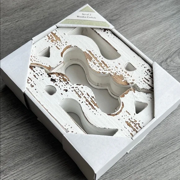 Art Décor Distressed Wood Wall Corbel 2-piece Set . - Picture 3 of 9